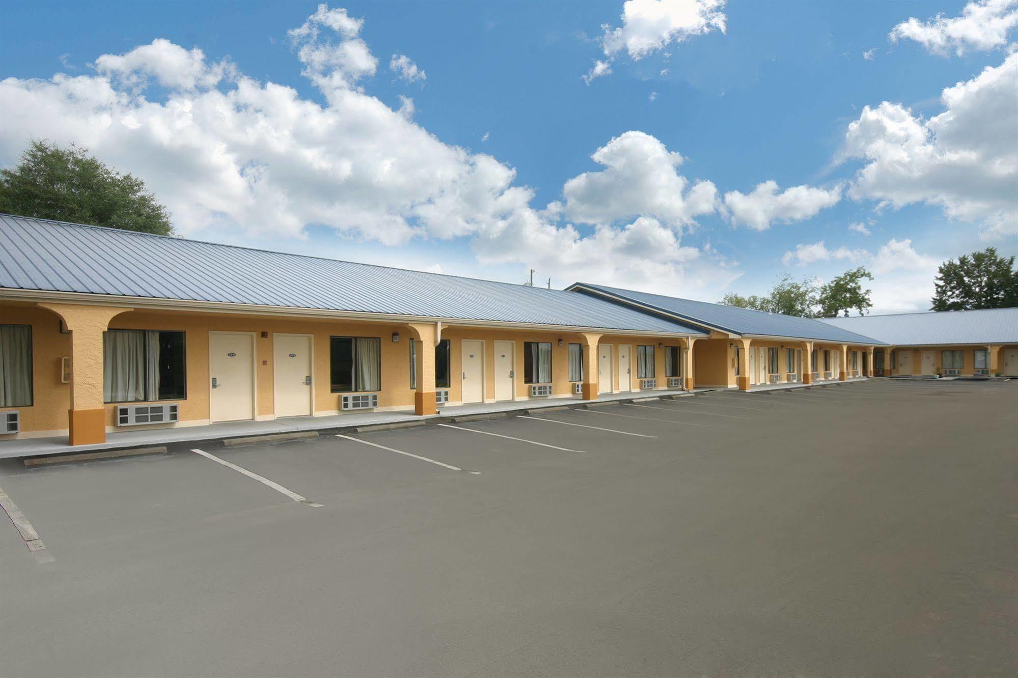 Days Inn By Wyndham Defuniak Springs Kültér fotó
