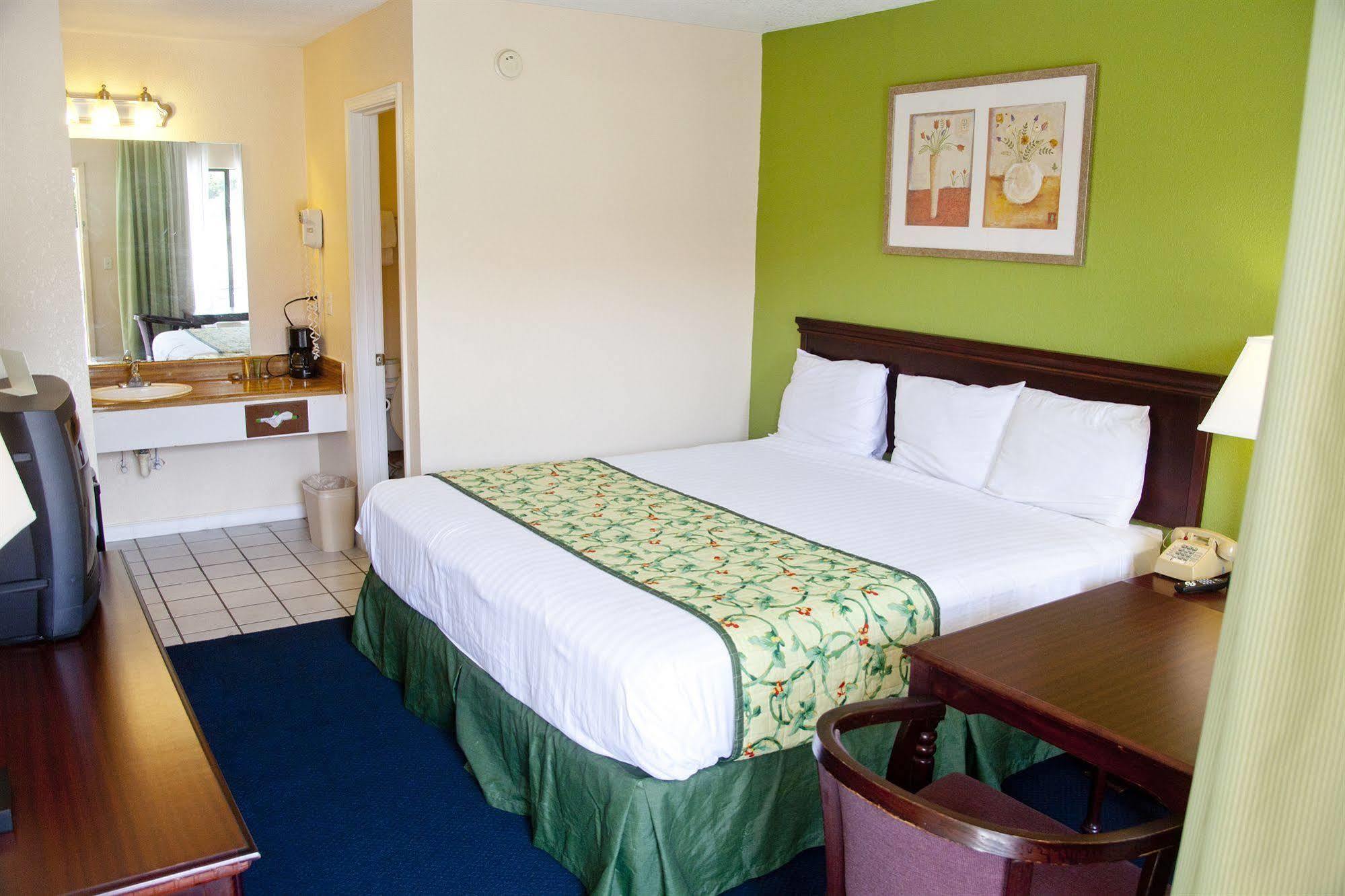 Days Inn By Wyndham Defuniak Springs Kültér fotó